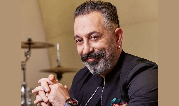 Cem Yılmaz Takipçisine Org Hediye Etti!