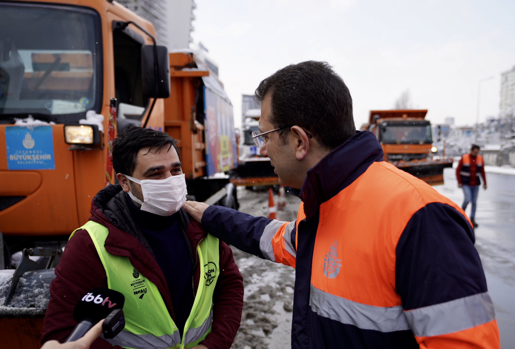 İmamoğlu: 1582 araç ile yolların temizliği sürüyor