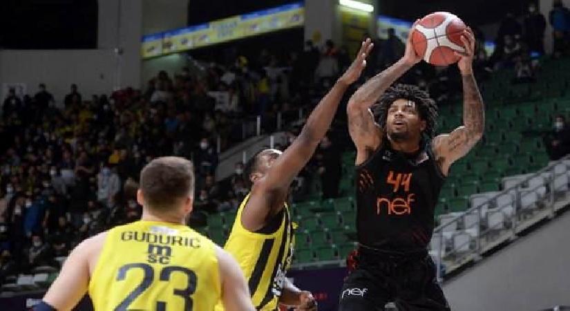 Büyük Derbi Öncesi Ortalık Karıştı