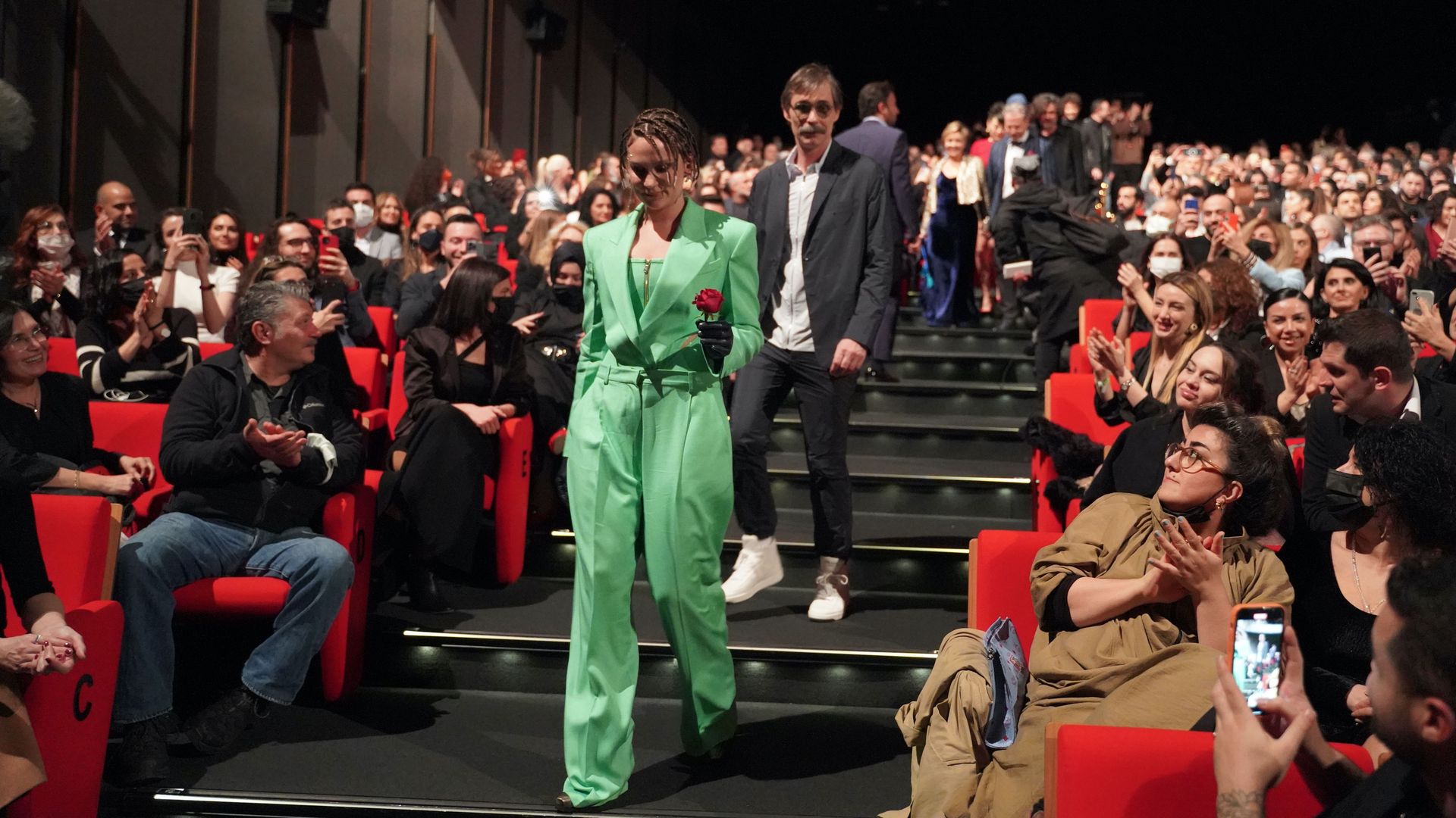 Gala Kıyafeti Eleştirilen Farah Zeynep Abdullah Sessizliğini Bozdu