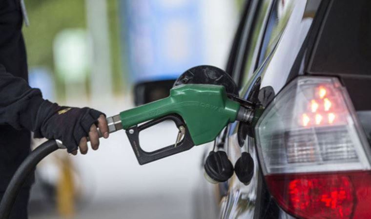 Benzin ve Mazota Yeniden Dev Zam