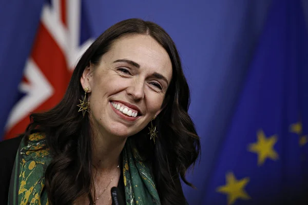 Yeni Zelanda Başbakanı Ardern Koronavirüse Yakalandı!