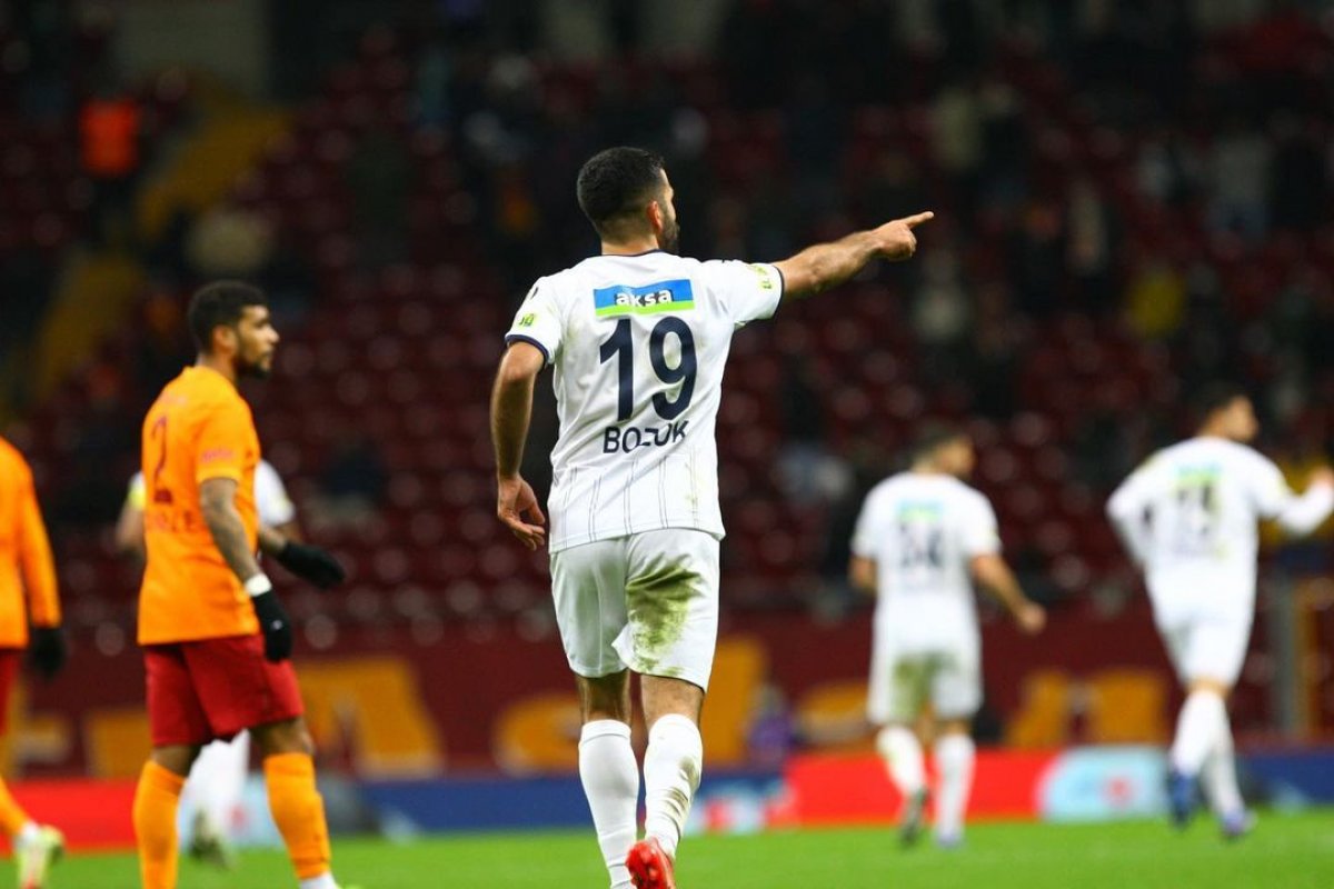 Umut Bozok Galatasaray Yolunda!