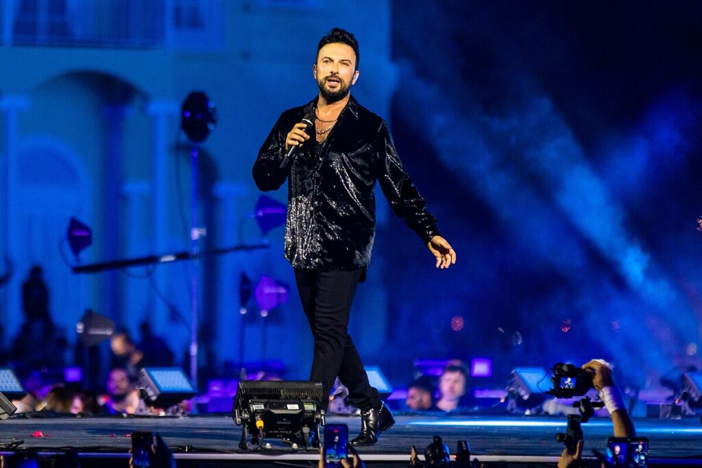 Tarkan'ın İzmir Konseri Geliri Üç Vakfa Can Suyu Olacak