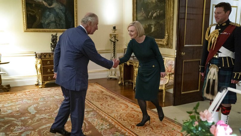 Kral Charles ile İngiltere Başbakanı Truss’ın Görüşmesinde Dikkat Çeken Detay