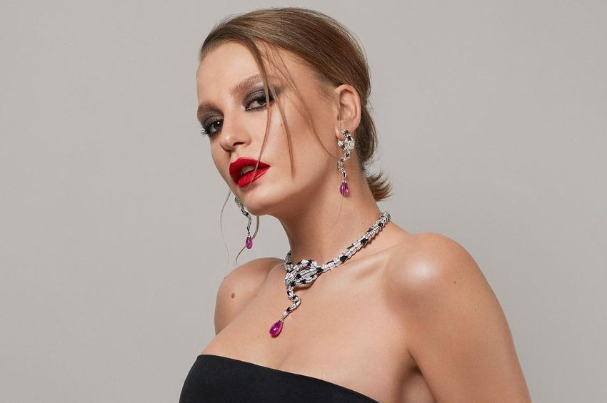 Serenay Sarıkaya'da Eski Sevgililerine Gönderme!