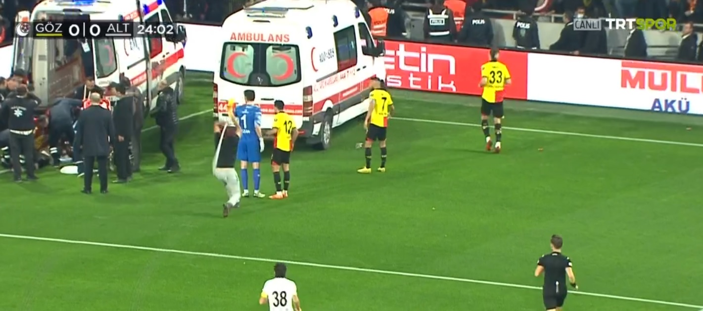 Göztepe Taraftarı, Altay Kalecisine Sopayla Saldırdı