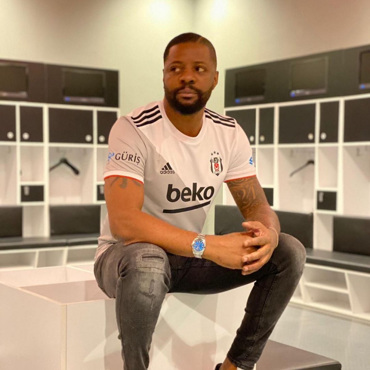 Pascal Nouma Galatasaray Taraftarının Parmağını Kırdı