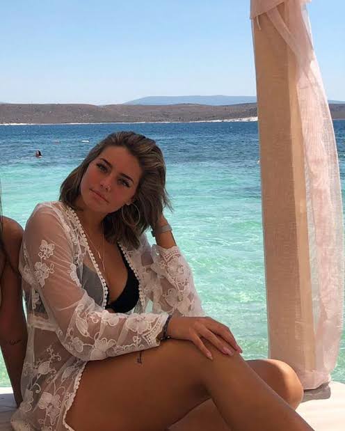 Türk Futbolcu Güzelliği İle Göz Kamaştırıyor!