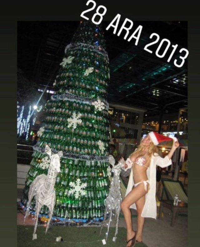 Ciciş Esra'nın Yılbaşı Ağacı Pozu Yürekleri Hoplattı!