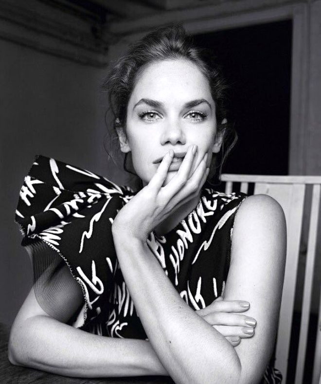 Sevişme Sahneleri Yüzünden Diziden Ayrıldı!