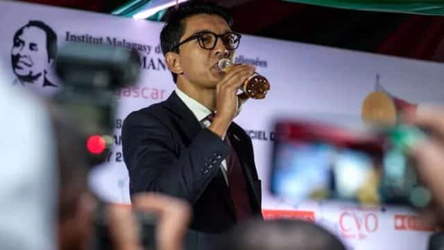 Madagaskar Cumhurbaşkanı Koronavirüsün Şifalı İlacını Tanıttı!