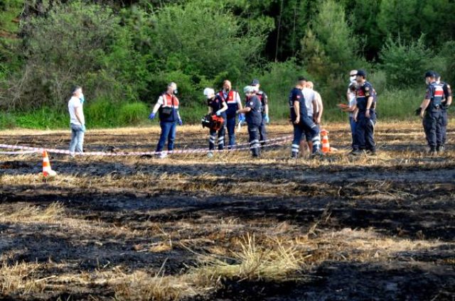 Yangın Çıkan Yulaf Tarlasında Emekli Savcının Cesedi Bulundu