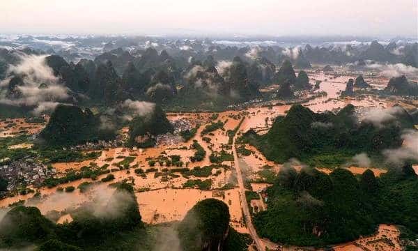 Çin'i Bu Sefer Şiddetli Yağışlar Vurdu!
