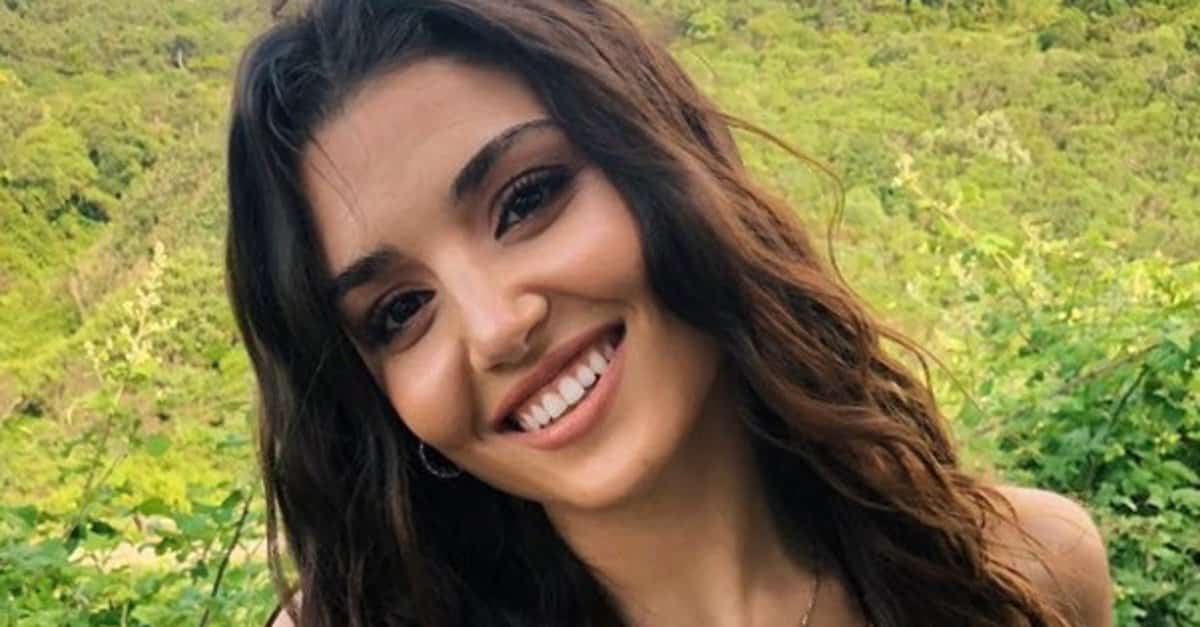 Hande Erçel'in Bikinili Pozlarına Rekor Beğeni Geldi!