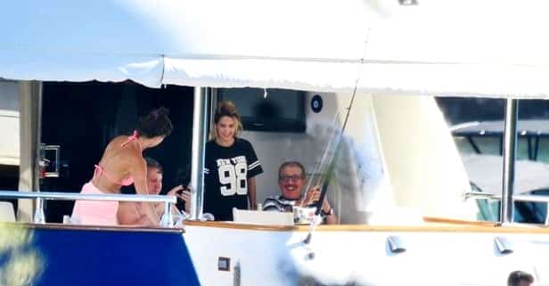 Ünlü İş Adamı Kendinden 60 Yaş Küçük Sevgilisiyle Yakalandı