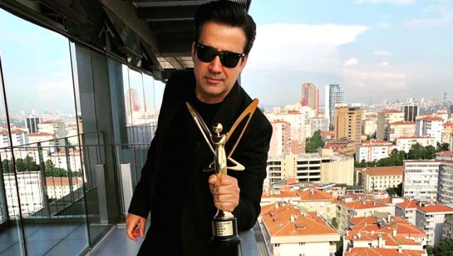 Altın Kelebek Ödülünü Alan Emrah'ın Konuşmasına Büyük Oğlundan Tepki!