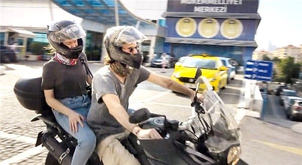 Ünlü Çift Koronavirüs Testi İçin Hastaneye Gitti