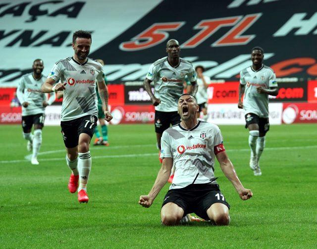 Transferi Gerçekleşen Burak Yılmaz Arkadaşlarıyla Vedalaştı