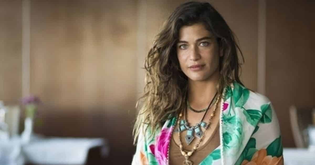 Berrak Tüzünataç Yeni Sevgilisiyle Sahilde Yakalandı!