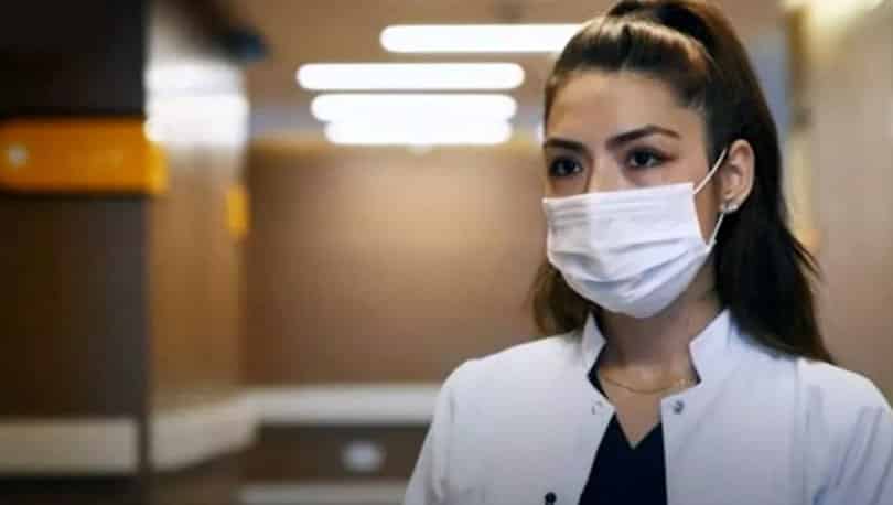 Covid-19'a Yakalanan 25 Yaşındaki Hemşire: Yaşamamak Gibi Bir Şey
