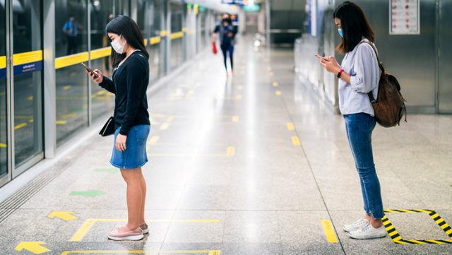 Bilim İnsanları Sosyal Mesafe Kuralının İşe Yaramayacağını Söylüyor