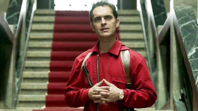 La Casa de Papel'in Berlin'i Sevgilisiyle Sokakta Aşka Geldi