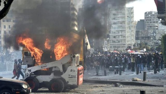 Lübnan'daki Patlama Sonrası Hükümetten Bir İstifa Daha!