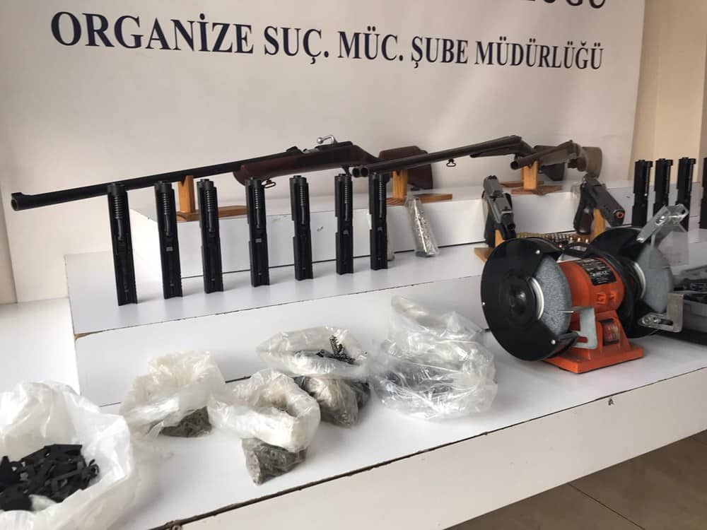 Baskın Yapılan Evde Çok Sayıda Nesli Tükenmekte Olan Hayvan Bulundu!