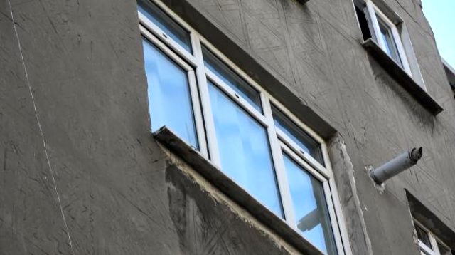 Sultangazi'de Kaçak Doğumhane Olarak Kullanılan Eve Baskın!