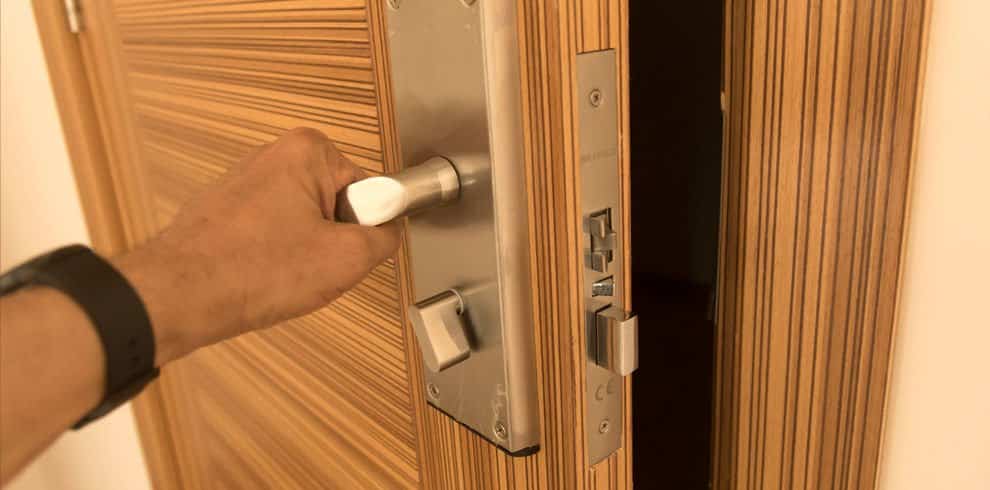 Otel Odasında Benzeri Görülmemiş Taciz!