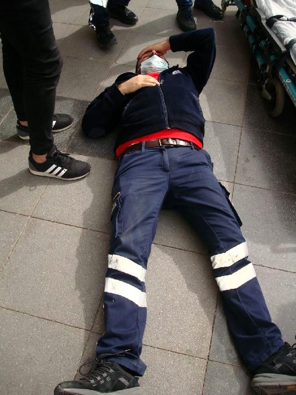 Eczane Çalışanı Sağlık Çalışanına Kafa Attı