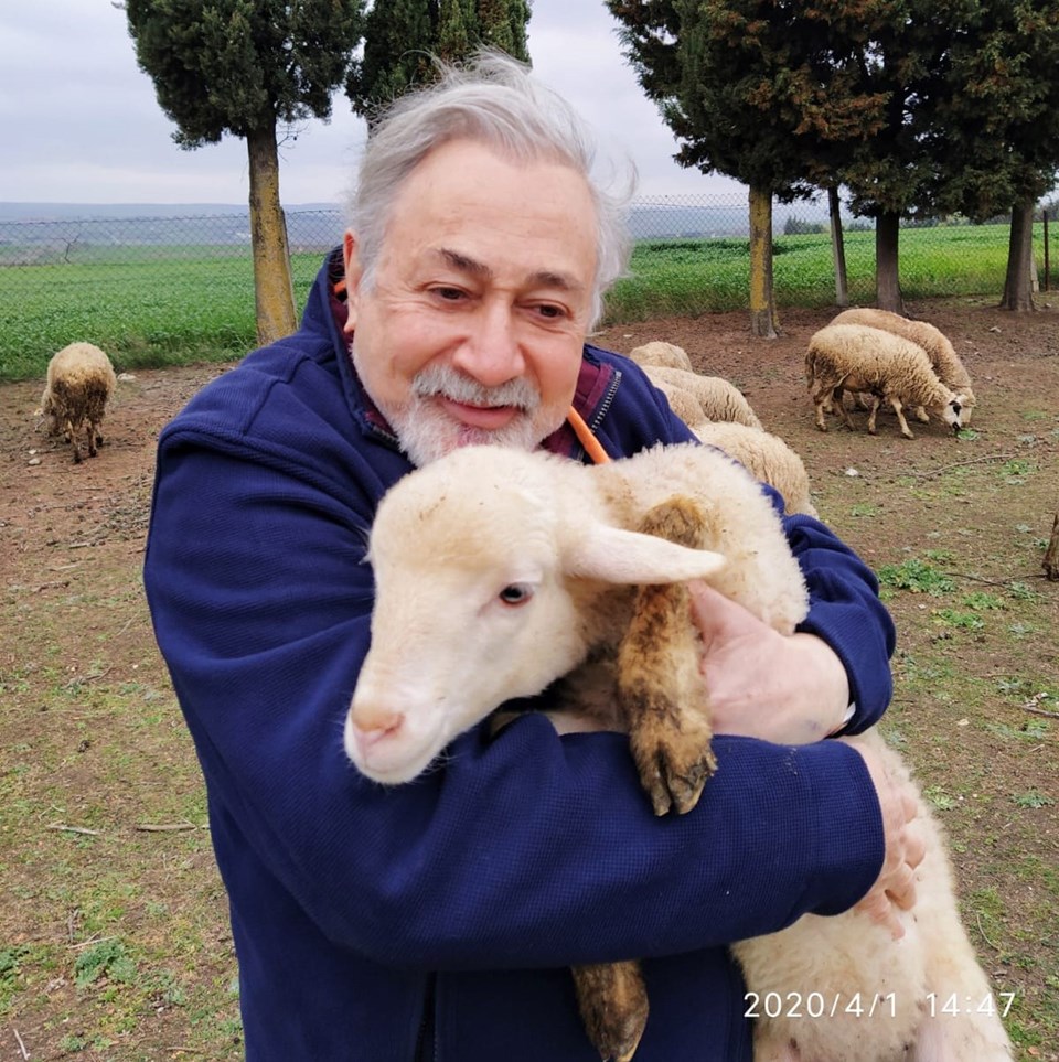Son Dakika: Ünlü Profesör Covid-19 Nedeniyle Hayatını Kaybetti!