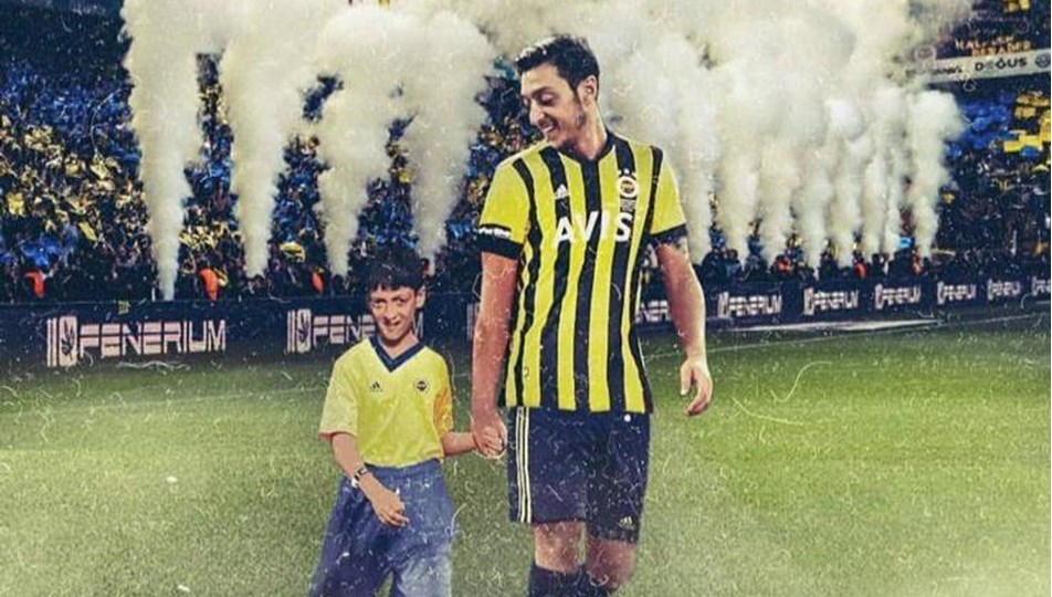 Mesut Özil Fenerbahçe Taraftarına Mesaj Verdi