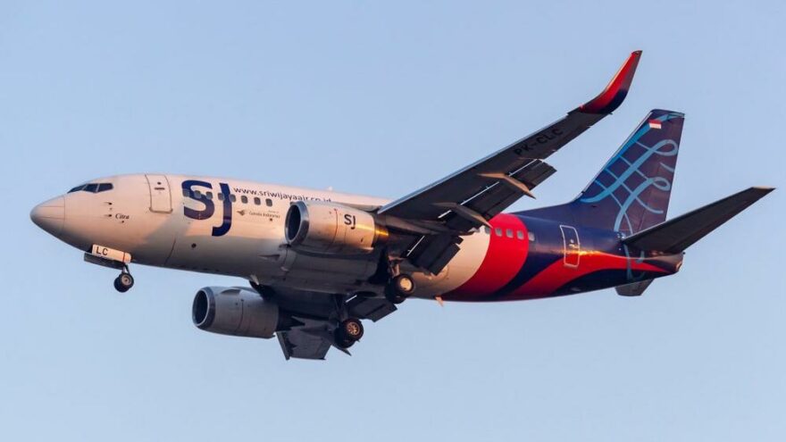 Endonezya’da Yolcu Uçağıyla İrtibat Kesildi!