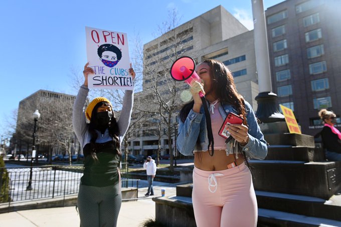 Striptiz Kulübünden Belediye Başkanına Dava!