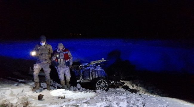 Otobüsün Çarptığı Araç İkiye Ayrıldı