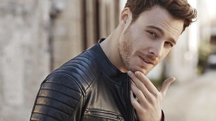 Restoranlarda Oturan Kişilere Salak Diyen Kerem Bürsin'den Geri Adım