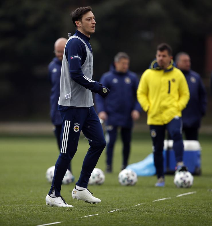 Kendi Tasarladığı Kramponlarıyla Sahalara Geri Dönüyor