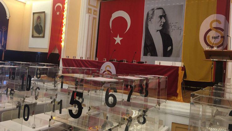 Galatasaray’da Seçim Ertelendi, İstifalar Art Arda Geldi!