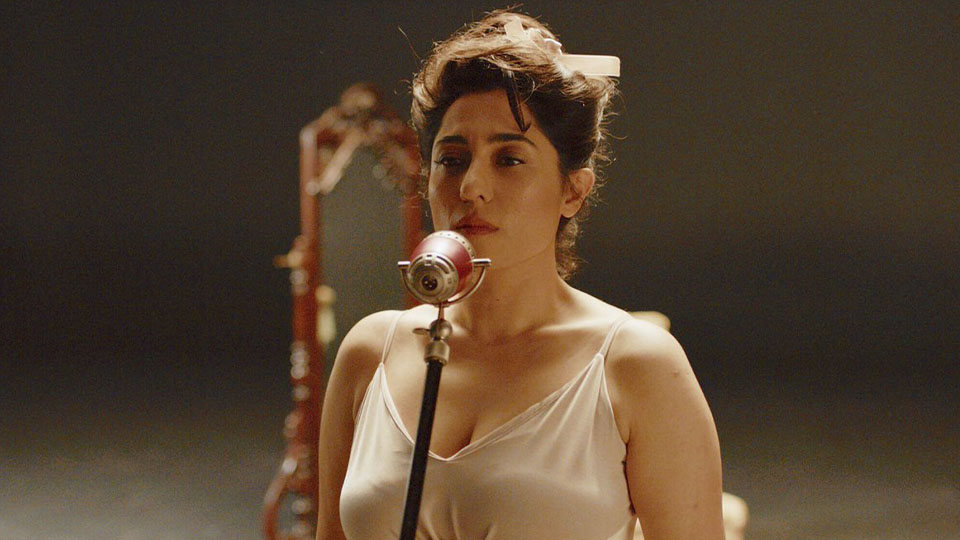 Kalben'den Takipçisine: "Hayat Kısa Memeler Sarkıyor"