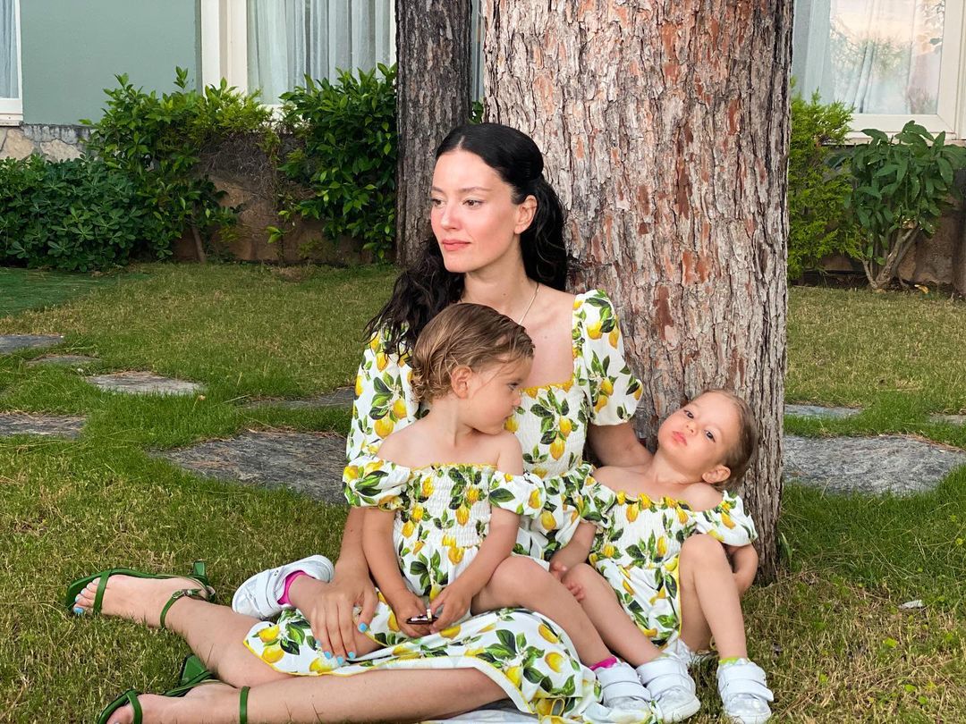 Pelin Akil Çocuklarını Ayırdığını Söyleyen Takipçisine İsyan Etti