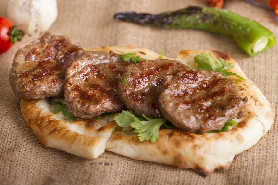 Trabzon'un Meşhur Akçaabat Köftesi Nasıl Yapılır?