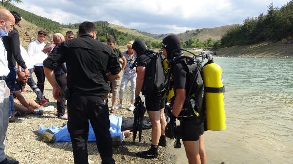 3 Çocuğunu Boğulmaktan Kurtardı, Kendi Canından Oldu