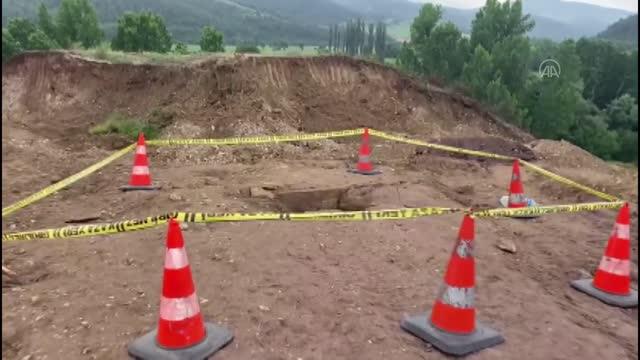 Villa Arazisi Altından Nekropol Çıktı