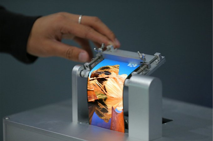 Xiaomi Yeni Bir Katlanabilir Telefon Geliştiriyor