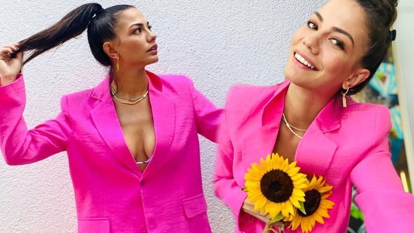 Demet Özdemir’den Dekoltesine Papatyalı Önlem