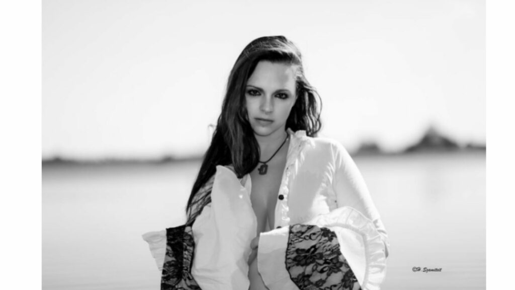 Ünlü Model Fotoğraf Çekimi Sırasında Leopar Saldırısına Uğradı!