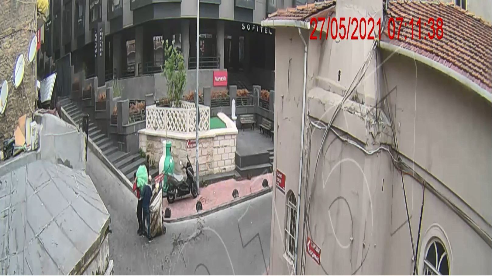 Tarihi Şamdanı Hurda Fiyatına Sattı