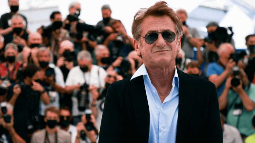 Sean Penn Aşı Karşıtlarını Hedef Aldı